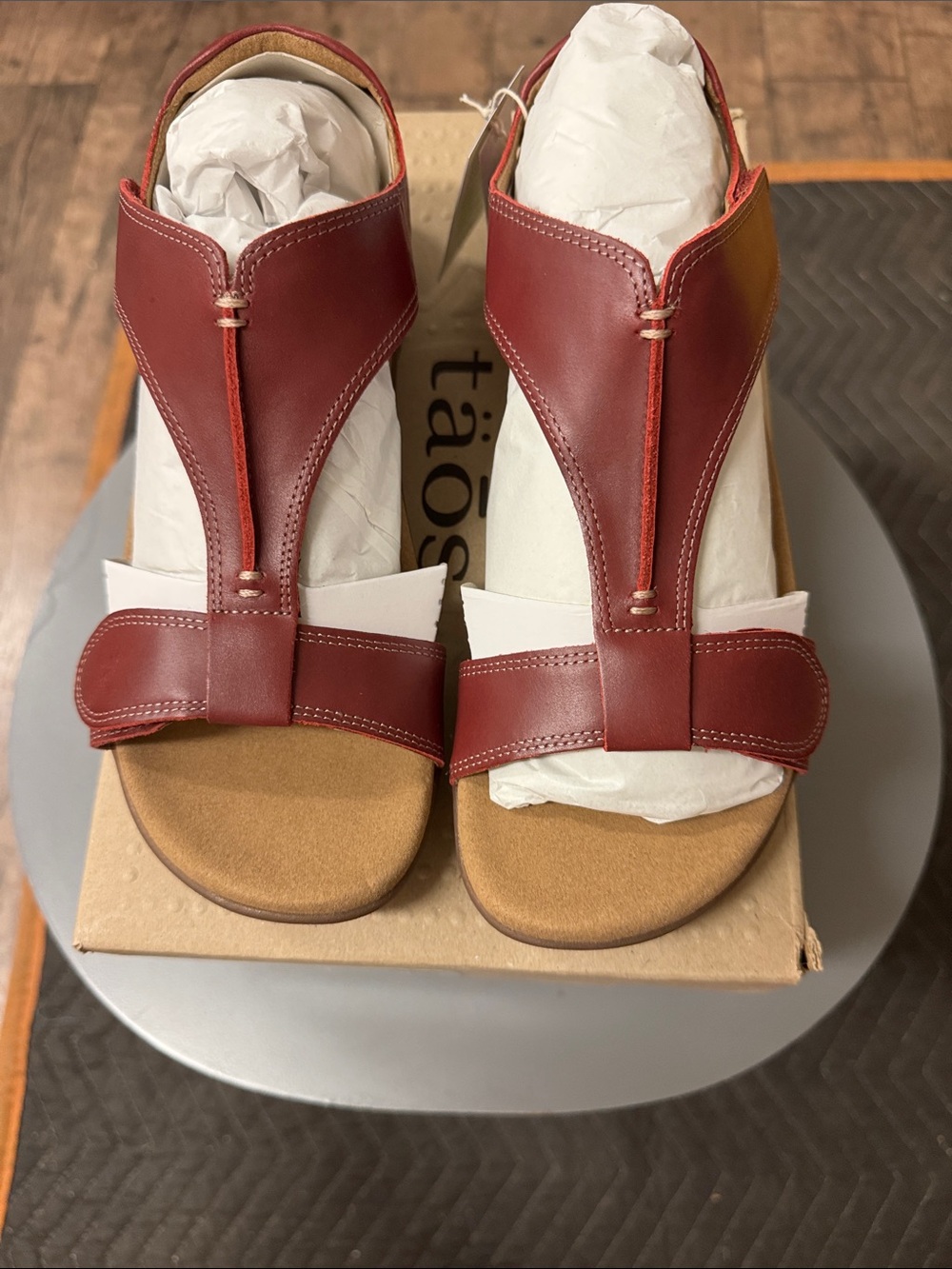 Taos Womens sandals (style) THE SHOW/ (color) CHERRY RED